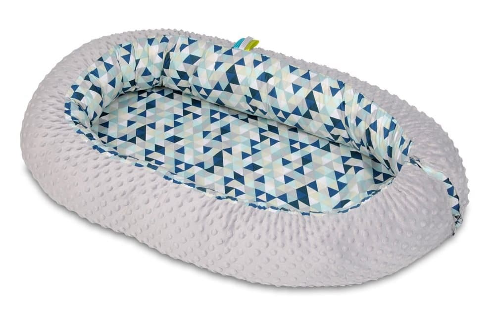 Babynest - babynest - 0-8 månader - 82x54cm - blå trianglar - grå