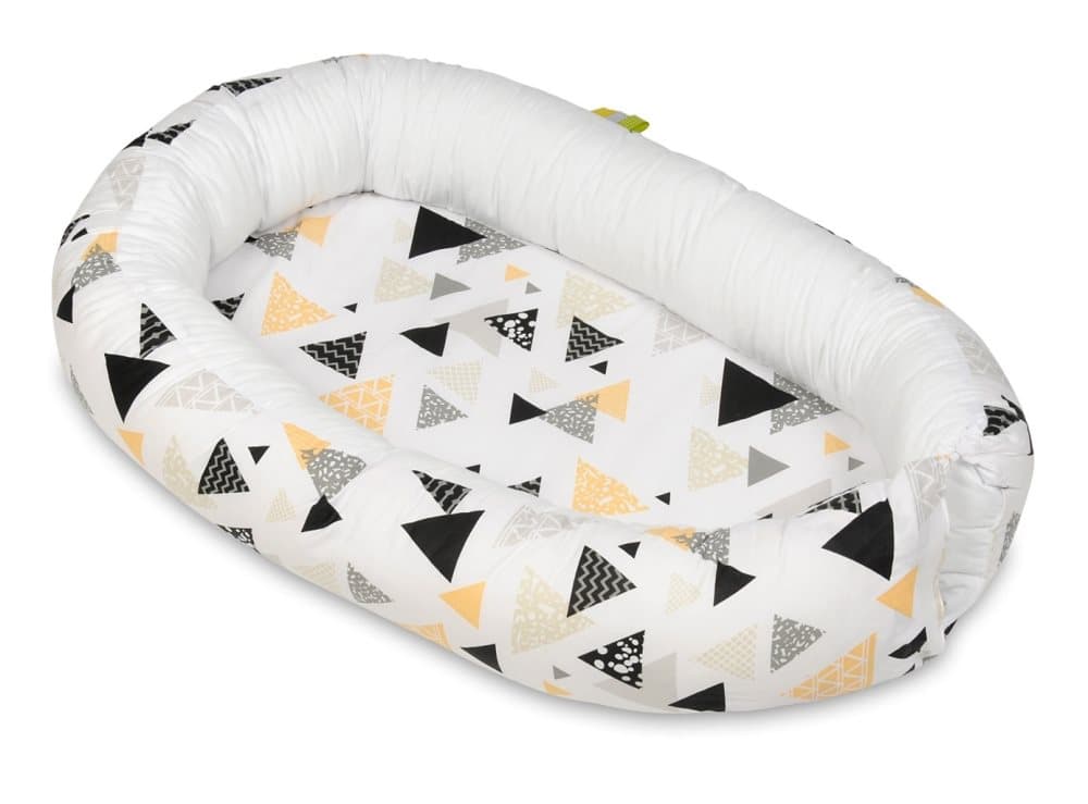 Babynest - babynest - 0-8 månader - 100% bomull - 82x54cm - gula trianglar - vit