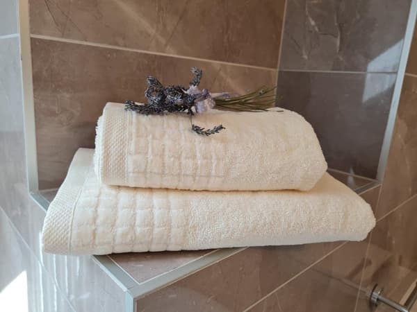 Larisa badehåndklæde 50x100 creme