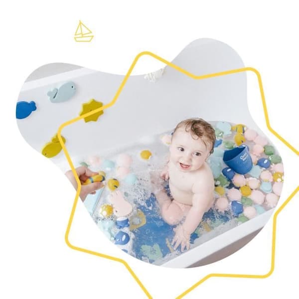 BADABULLE - Set med 10 roliga badleksaker med stänksprinkler - Ftalatfri PVC - Bärväska ingår