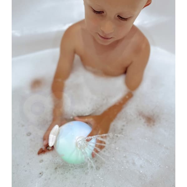 WOOPIE BABY kylpylelu Choice suihkuttaa vettä LED-suihkulähteellä