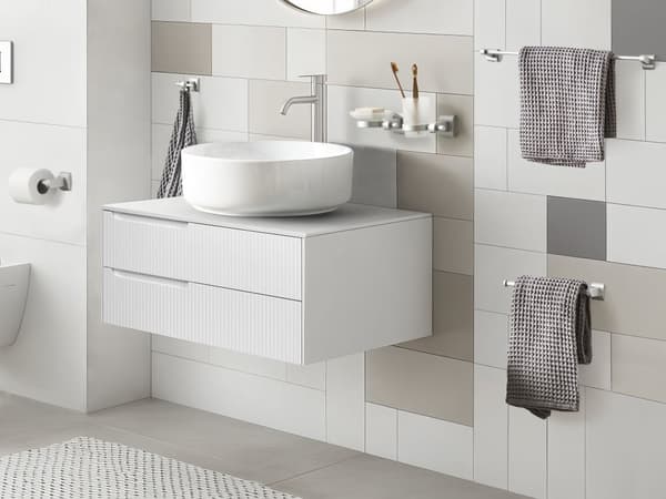 6-delers Baderomssett med Glassbeholder og Såpeskål i Sølv Aluminium Glassbeholder medfølger Baderomsutstyr Modern Stil Chic