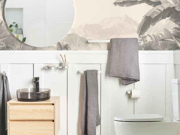 6-delers Baderomssett Sølvfarget Aluminium Glassbeholder og Såpeskål inkludert Baderomstilbehør Minimalistisk Chic