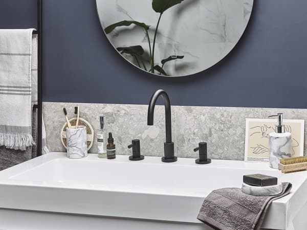 Badeværelsestilbehør Sæt Hvid og Sølv Marmoreffekt Minimalistisk Skandinavisk Design