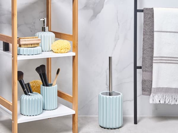 Badeværelsestilbehør Sæt Blå og Sølv Blank Keramik Krus Børsteholder Toiletbørste Sæbedispenser og Skål i Minimalistisk Skandinavisk Design