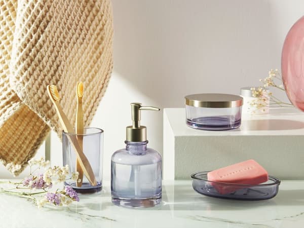 Badrumstillbehör Set i 4 delar Violett Glas Glam Tvålpump Tvålfat Tandborsthållare Kopp