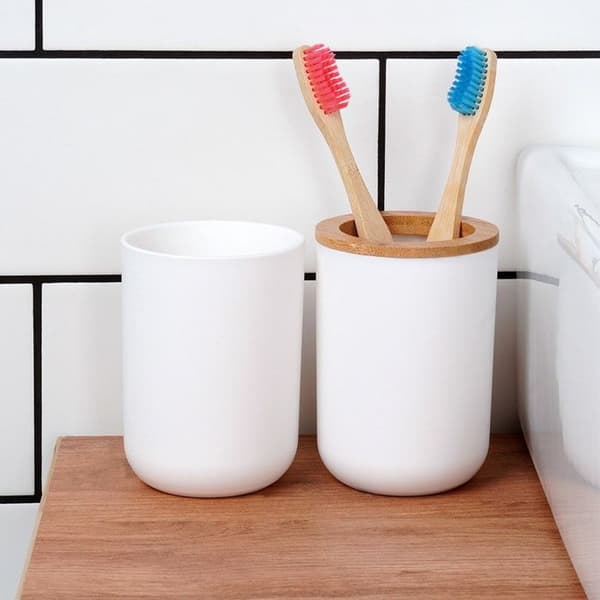 Badrumsaccessoarer - Vilde - 6 delar - Vit plast - Bambu - Modern design