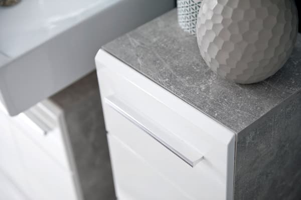 NanoBad badskab 1 låge, 1 hylde beton stone dekor, hvid højglans.