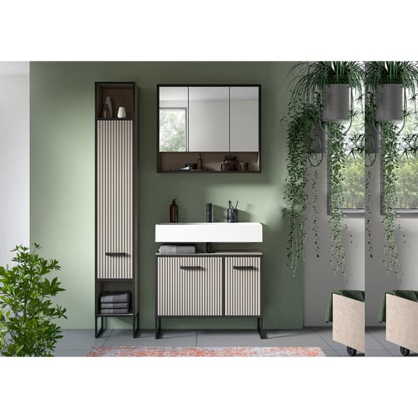 Bagno baderomsinnredning 3 deler lysegrå, kremfarget.