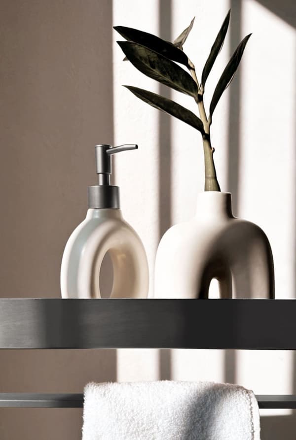 BADEVÆRELSEHYLDE TIL BRUSEBAD REA SF01-450 45CM BRUSH STEEL