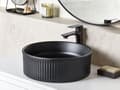Miniatyrbillede 2 af 4: mat finish Badeværelsesvask i sort keramik ø 37 cm mat rundt moderne stil badeværelse