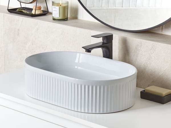 Bordpladevask Hvid keramik 49 x 31 cm blank oval badeværelsesvask Moderne stil