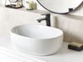 Miniatyrbillede 2 af 4: Håndvask badeværelse bordplade hvid glans keramik 48 x 34 cm oval klassisk badeværelse