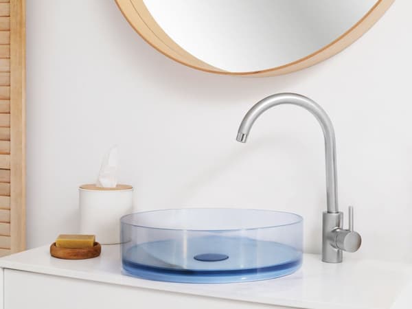 Benkeplatevask Blå Solid Surface 360 mm halvtransparent, rund baderomsservant med gul overflate