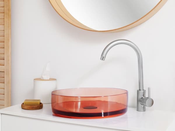 Benkeplatevask Rød Solid Surface 360 mm halvtransparent, rund baderomsservant med gul overflate