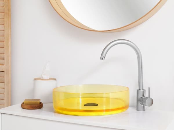Benkeplatevask Gul Solid Surface 360 mm halvtransparent, rund baderomsservant med gul overflate