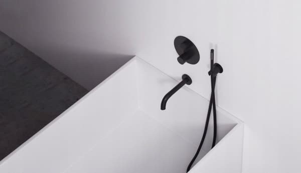 BADKARSBLANDARE FÖR DOLD INSTALLATION REA LUNGO BLACK + BOX