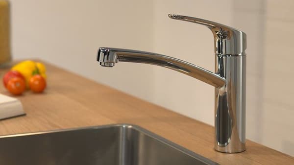 Hansgrohe 31806000 Engrepps köksblandare Focus E2 med 3/8" anslutningar, DN 15 (Krom)