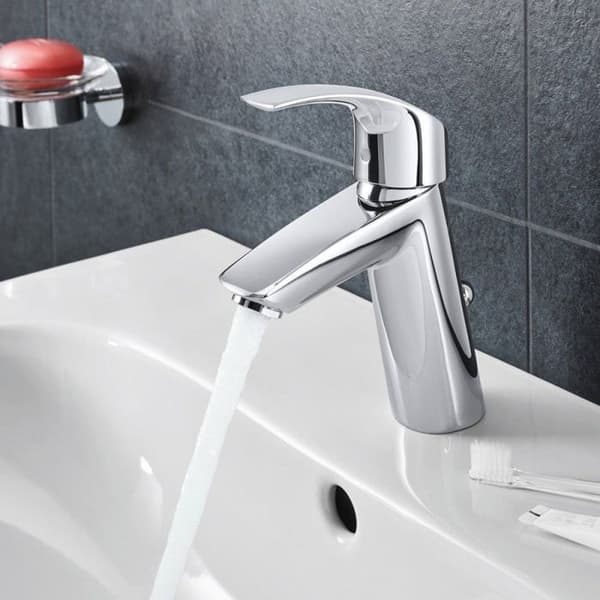 GROHE Eurosmart Cosmopolitan tvättställsblandare med medium pip - Krom - Enkelhål - 23322001