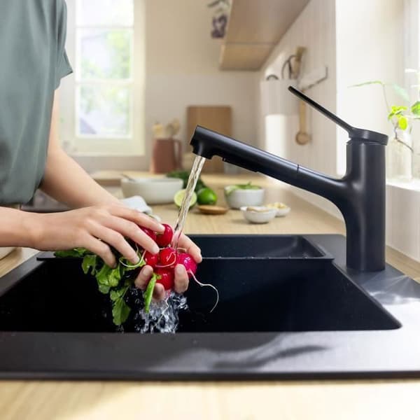 Köksblandare - Hansgrohe - Zesis M33 - Matt svart - Utdragbar spray - 2 munstycken