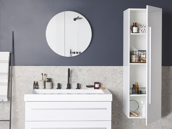 Baderomsveggskap i hvit MDF 132 x 40 cm med 4 hyller Veggmontert