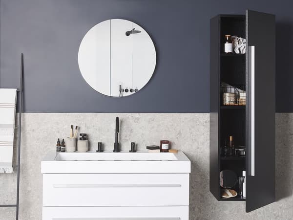 Baderomsveggskap i svart MDF 132 x 40 cm med 4 hyller Veggmontert