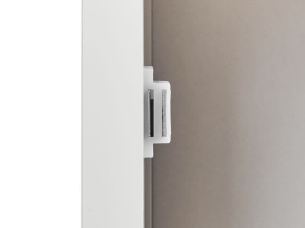 Baderomsskap Hvit MDF 30 x 75 cm Høyt med Hyller og Perforerte Dører Baderomsoppbevaring