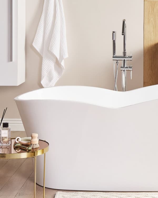 Fritstående kararmatur Sølv og Messing i blank stål 116 cm badekar tilbehør med Håndbruser Moderne Design dekor med fast tude og luftblander