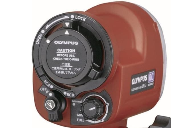 Olympus UFL-3 - Undervannsblitz - 22 (m)