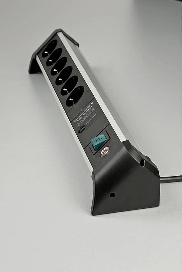 Brennenstuhl Alu-Office-Line, 6-vejs strømskinne med overspændingsbeskyttelse (3m kabel, med afbryder, Made in Germany) sølv/sort