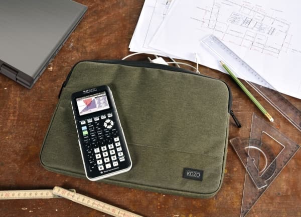 Computersleeve KOZO med håndtag Olive genanvendt RPET op til 15,6"