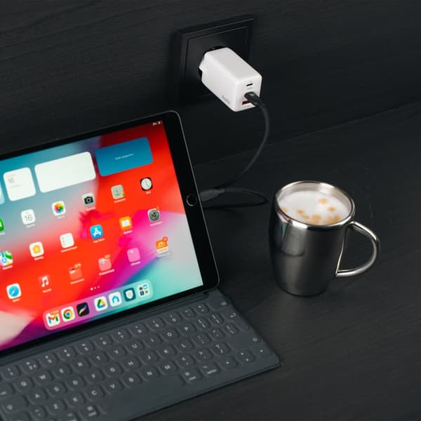 USB Väggladdare GaN 67W – Aqiila Chargebird W65 med 3 USB-portar för Snabbladdning och Återvunnet Material