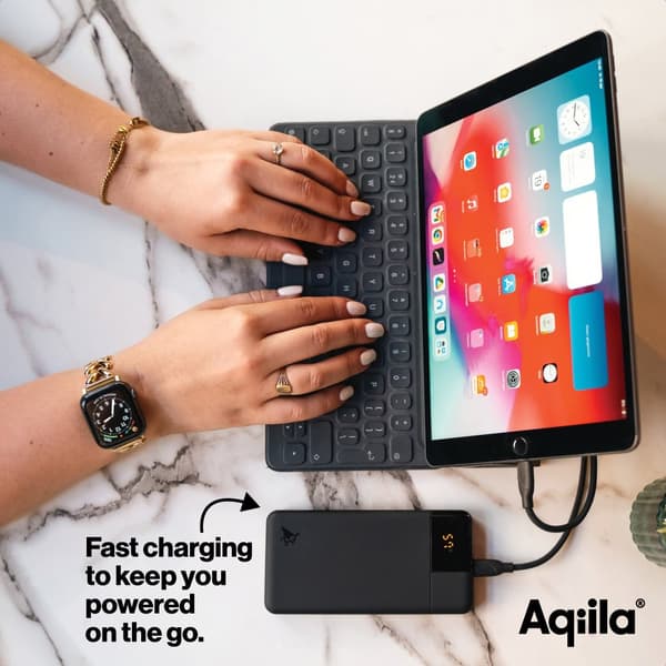 Powerbank 10 000 mAh – Aqiila Powerbird B10B - Laddare för 3 Enheter Samtidigt, 20W Snabbladdning, Perfekt för Vardagsbruk, Svart