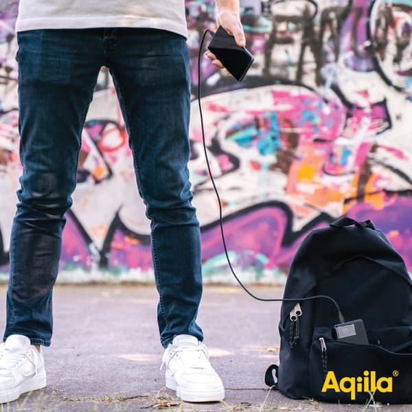 Aqiila Powerbank Powerbird B20B 20 000 mAh – Snabbladdare för Tre Enheter, 20W Snabbladdning, Laddar Mobil Fyra Gånger, Svart