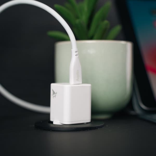 Väggladdare USB-C PD 20W – Aqiila Chargebird W20 för Snabbladdning och Återvunnet Material