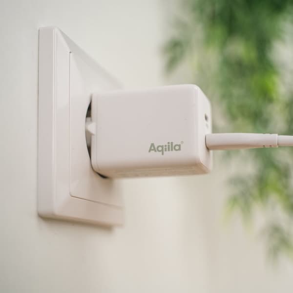 USB Väggladdare GaN 45W – Aqiila Chargebird W45 med 2 USB-C-portar för Snabbladdning och Återvunnet Material