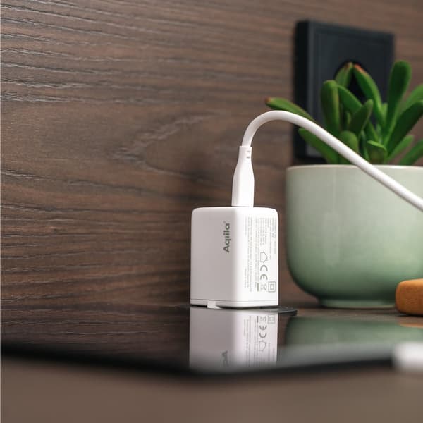 USB Väggladdare GaN 45W – Aqiila Chargebird W45 med 2 USB-C-portar för Snabbladdning och Återvunnet Material