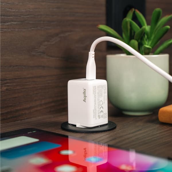 USB Väggladdare GaN 45W – Aqiila Chargebird W45 med 2 USB-C-portar för Snabbladdning och Återvunnet Material