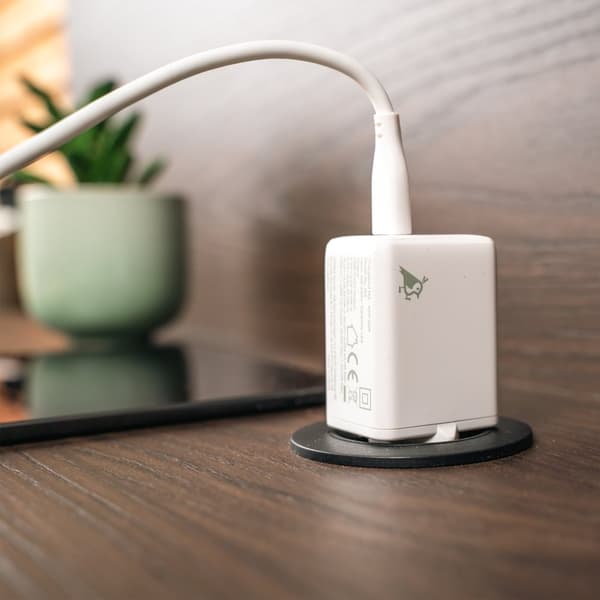 USB Väggladdare GaN 45W – Aqiila Chargebird W45 med 2 USB-C-portar för Snabbladdning och Återvunnet Material