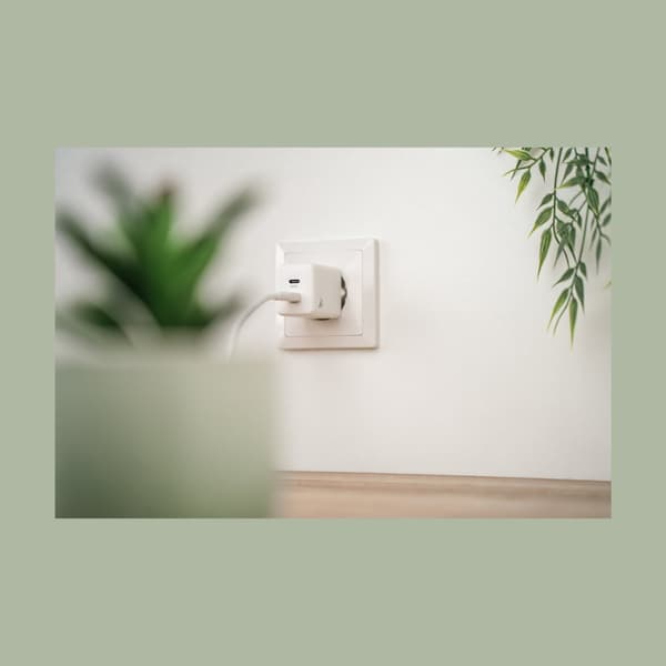 USB Väggladdare GaN 45W – Aqiila Chargebird W45 med 2 USB-C-portar för Snabbladdning och Återvunnet Material