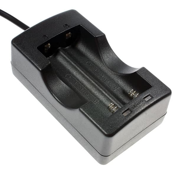 Dobbel batterilader for 18650-batterier