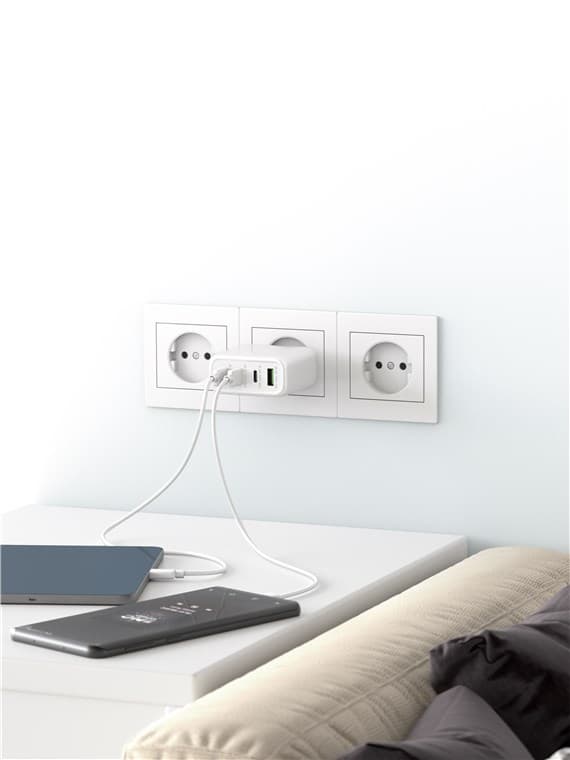 USB-C™ PD GaN moniporttinen pikalaturi (68 W) valkoinen