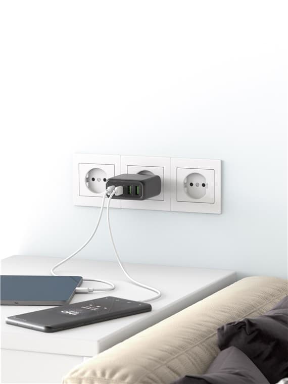USB-C™ PD GaN moniporttinen pikalaturi (68 W) musta