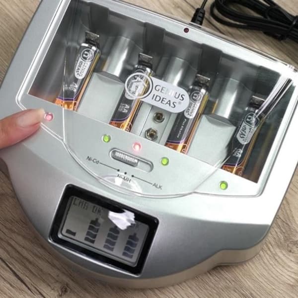 Universal batteriladdare - SHOP-STORY - Batteriladdare - LCD-skärm - Ladda upp till 10 gånger - Säker