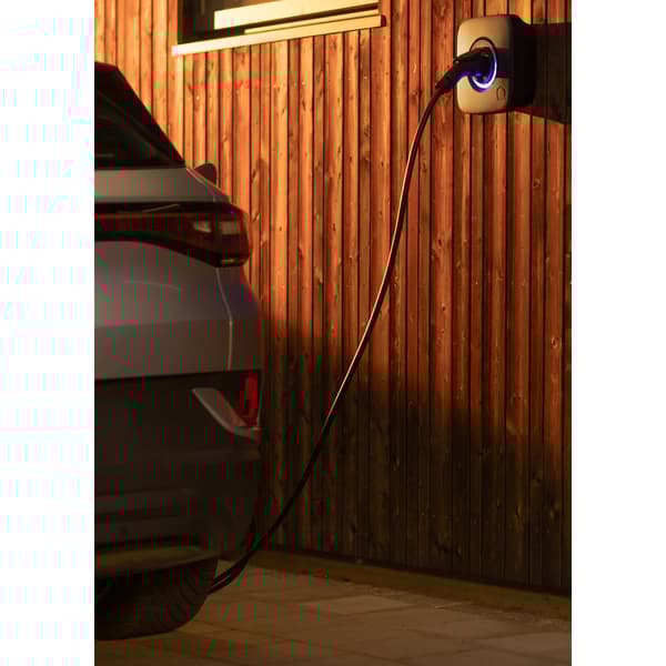 Futurehome Charge Sort og Smart Charge pakke