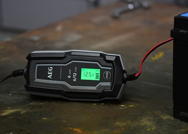 AEG batteriladdare 6A - bilbatteriladdare