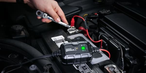 GENIUS2DEU 2A direktemonteret batterioplader