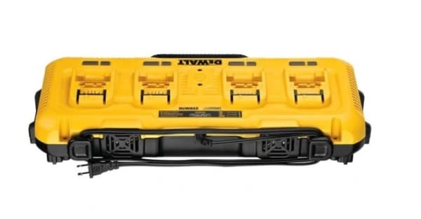 DEWALT DCB104 4-PORTTINEN XR 8A LATURI