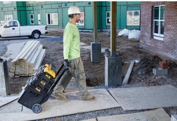DEWALT DCB104 4-PORTTINEN XR 8A LATURI