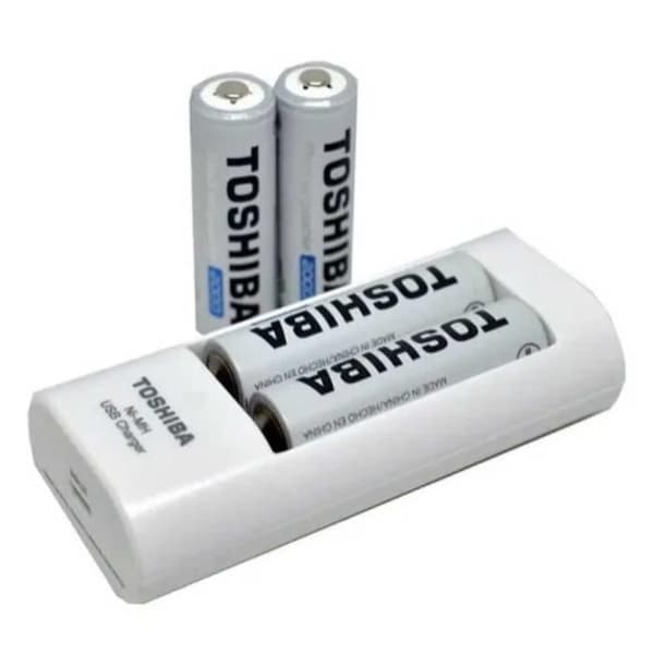 Kompakt laddare - Toshiba - AA/AAA - 4 uppladdningsbara batterier 2000mAh - Inomhus Vit